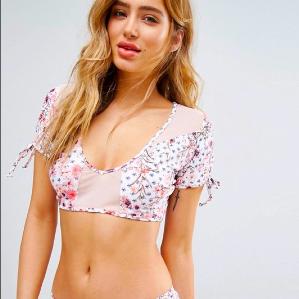 Minkpink Petals Mesh Spliced Cap Sleeve Bikini Top